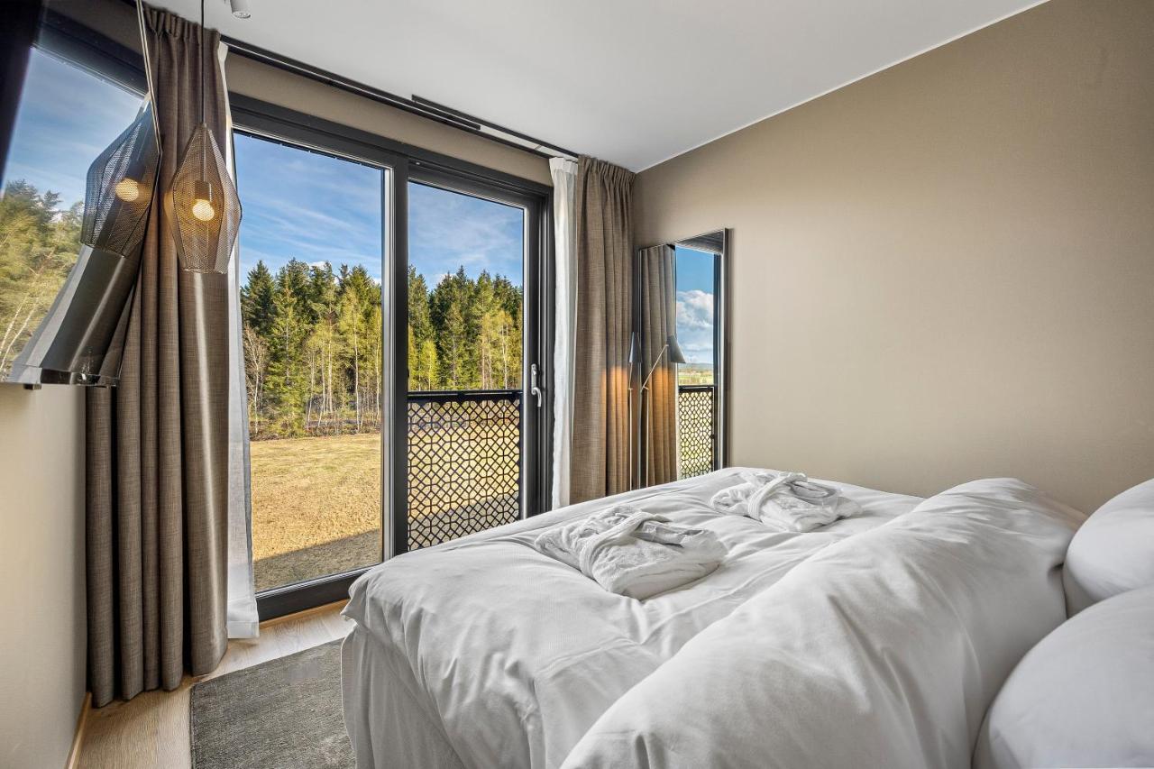 Lily Country Club Hotel Klofta Exterior photo